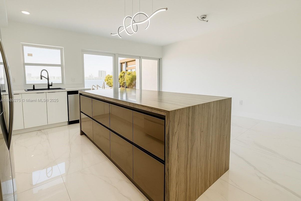Interior, Kitchen, Marble, Pendant Lights, Recessed Lighting
