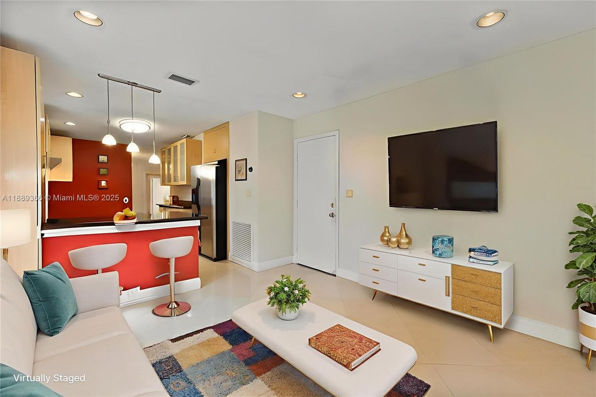 Interior, Kitchen, Living room, Pendant Lights, Recessed Lighting, Stainless Steel Appliances