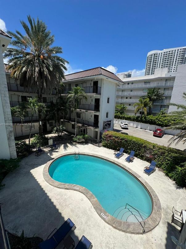 Exterior, Pool