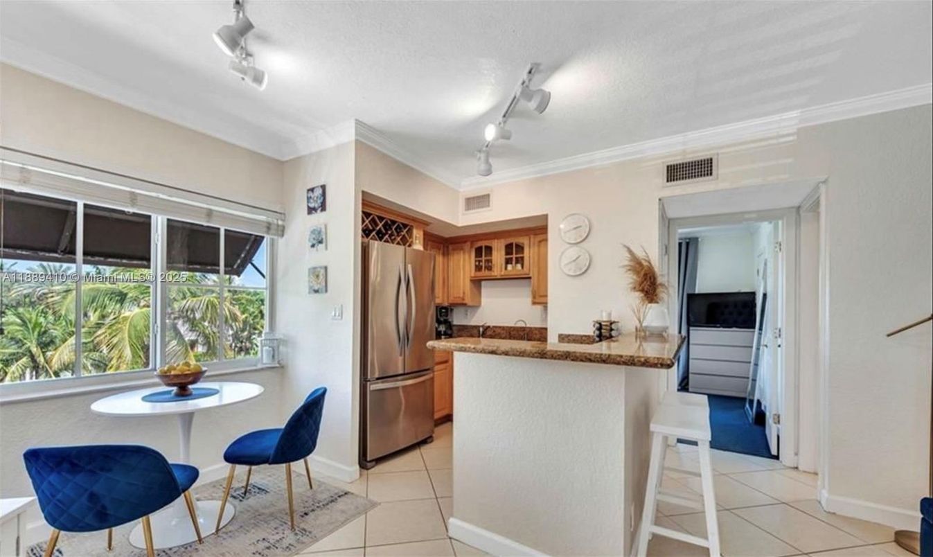 Dining room, Interior, Kitchen, Stainless Steel Appliances