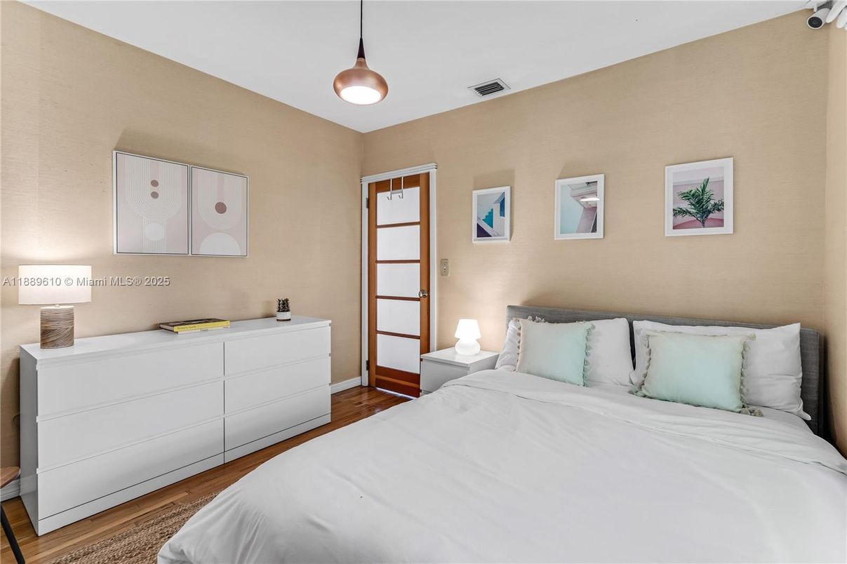 Bedroom, Interior, Pendant Lights, Wood Texture Flooring