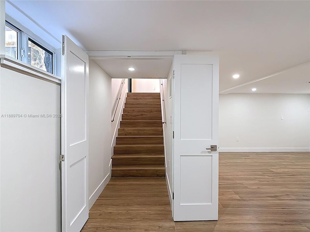 Interior, Recessed Lighting, Wood Texture Flooring