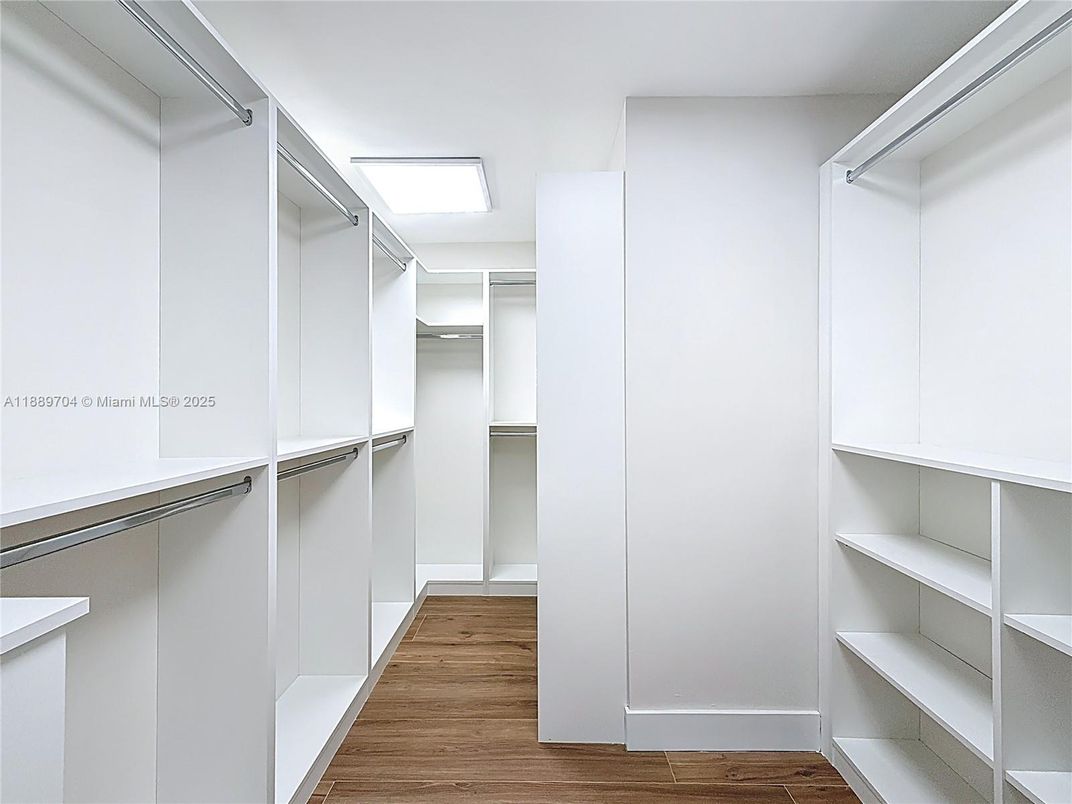 Interior, Walk-in Closets, Wood Texture Flooring