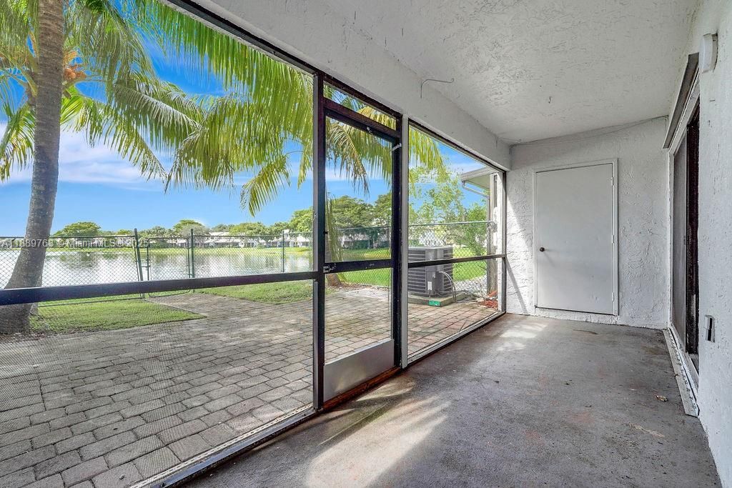 Interior, Sun Room, Water