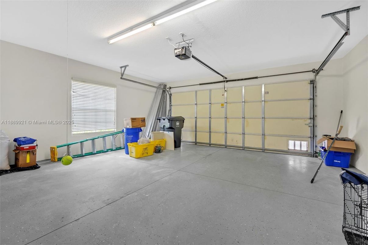 Garage, Interior