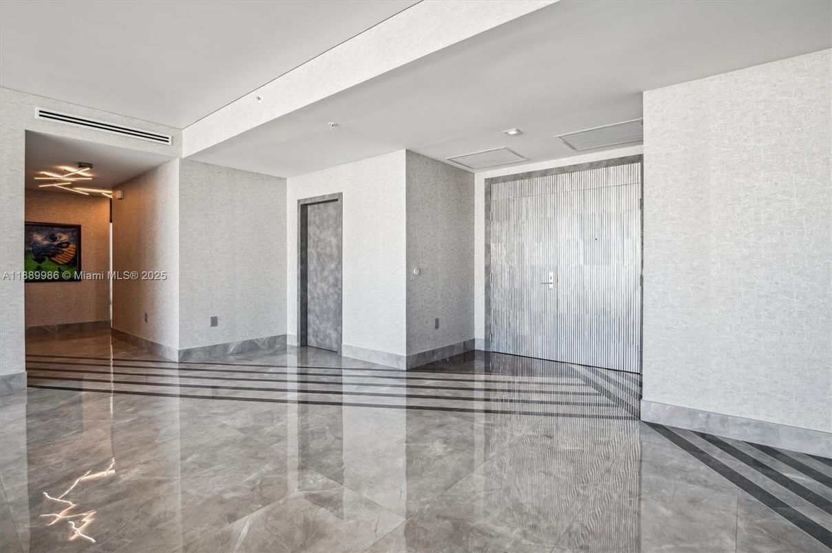 Empty room, Interior, Recessed Lighting