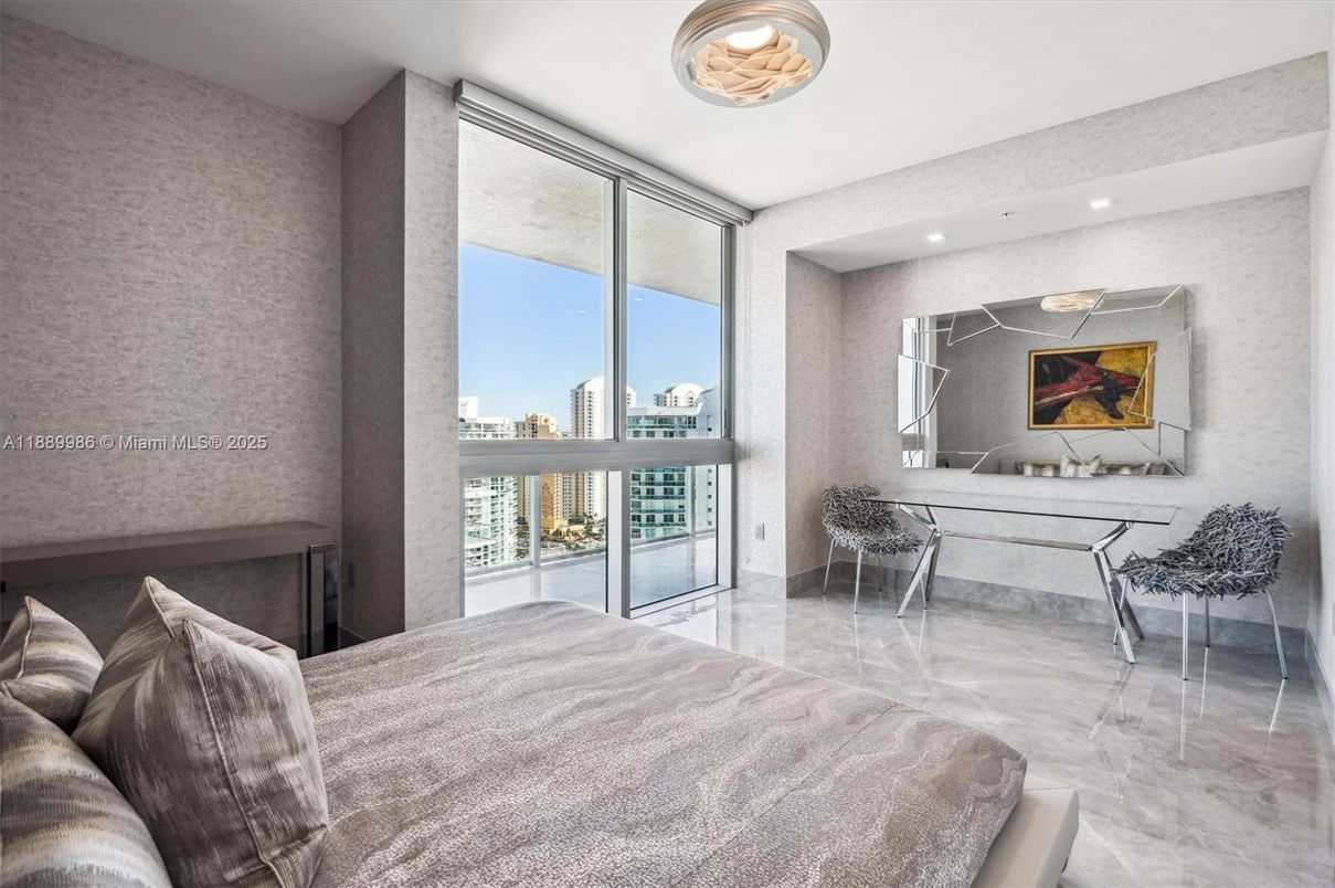 Bedroom, Interior, Recessed Lighting, Water