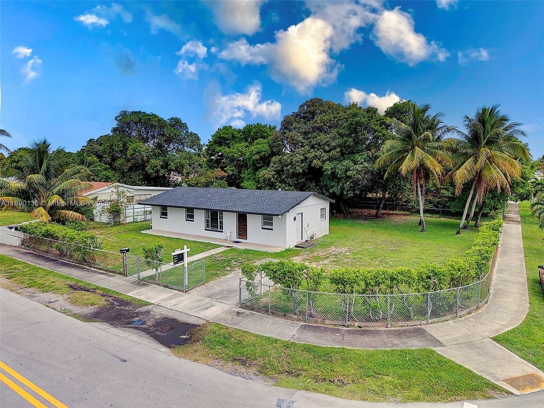 Backyard, Exterior, Facade, Ranch