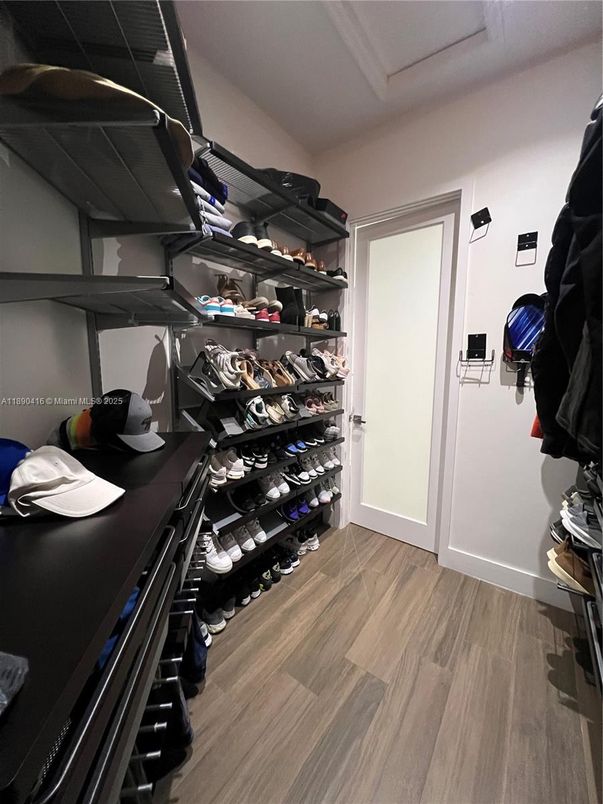 Interior, Walk-in Closets, Wood Texture Flooring