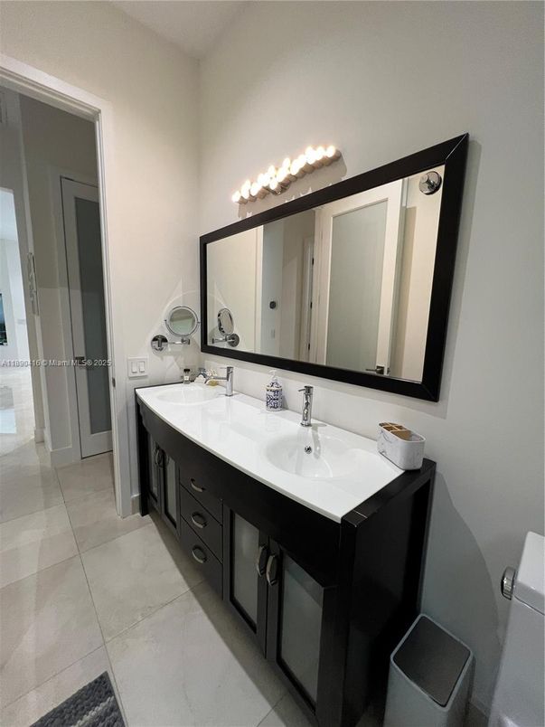 Bathroom, Dual Sink Vanities, Interior