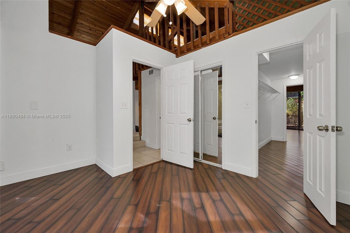 Empty room, Interior, Wooden Ceilings, Wood Texture Flooring