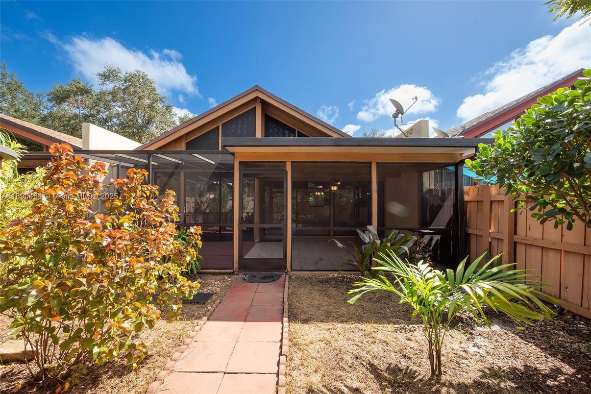 Exterior, Facade, None