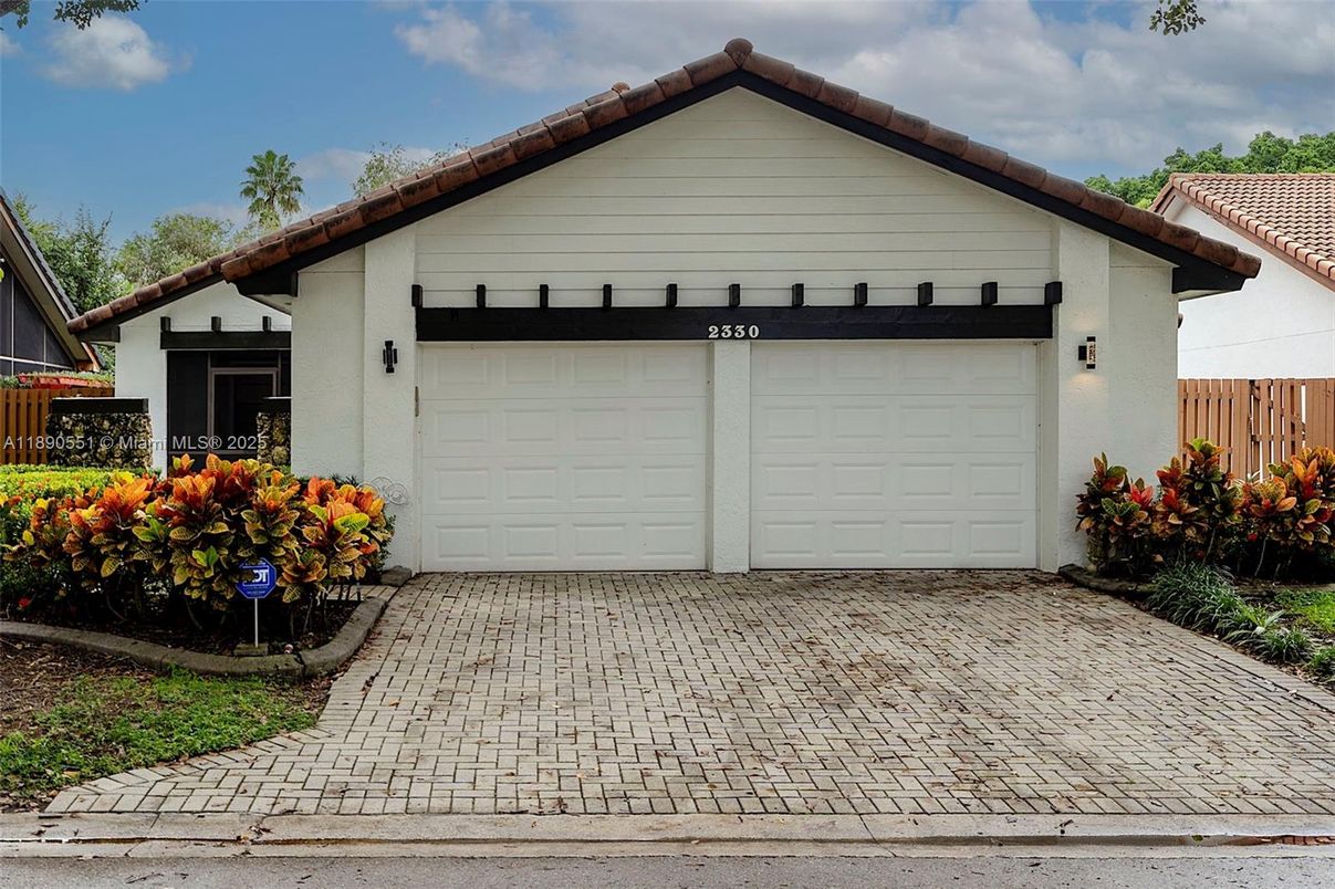 Detached Garage, Exterior