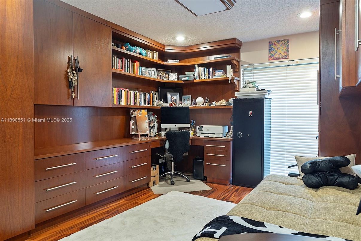 Home Office, Interior, Recessed Lighting, Wood Texture Flooring