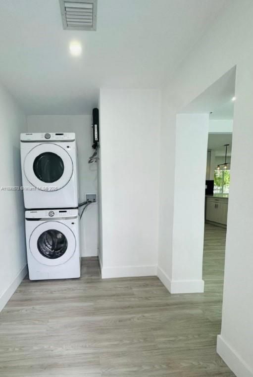Interior, Recessed Lighting, Utility Closets, Washer, Wood Texture Flooring