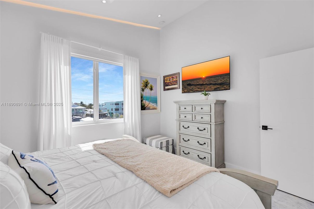 Bedroom, Interior, Recessed Lighting, Water