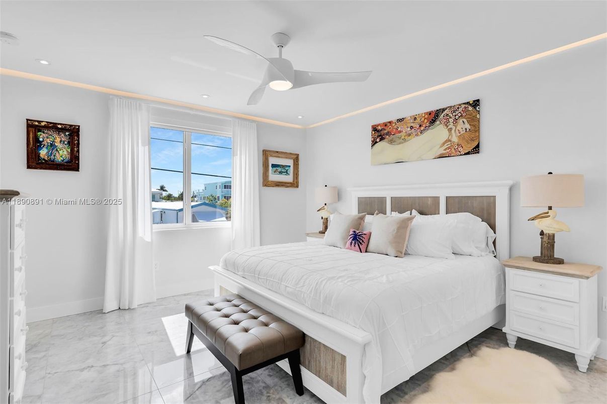 Bedroom, Interior, Marble, Recessed Lighting, Water