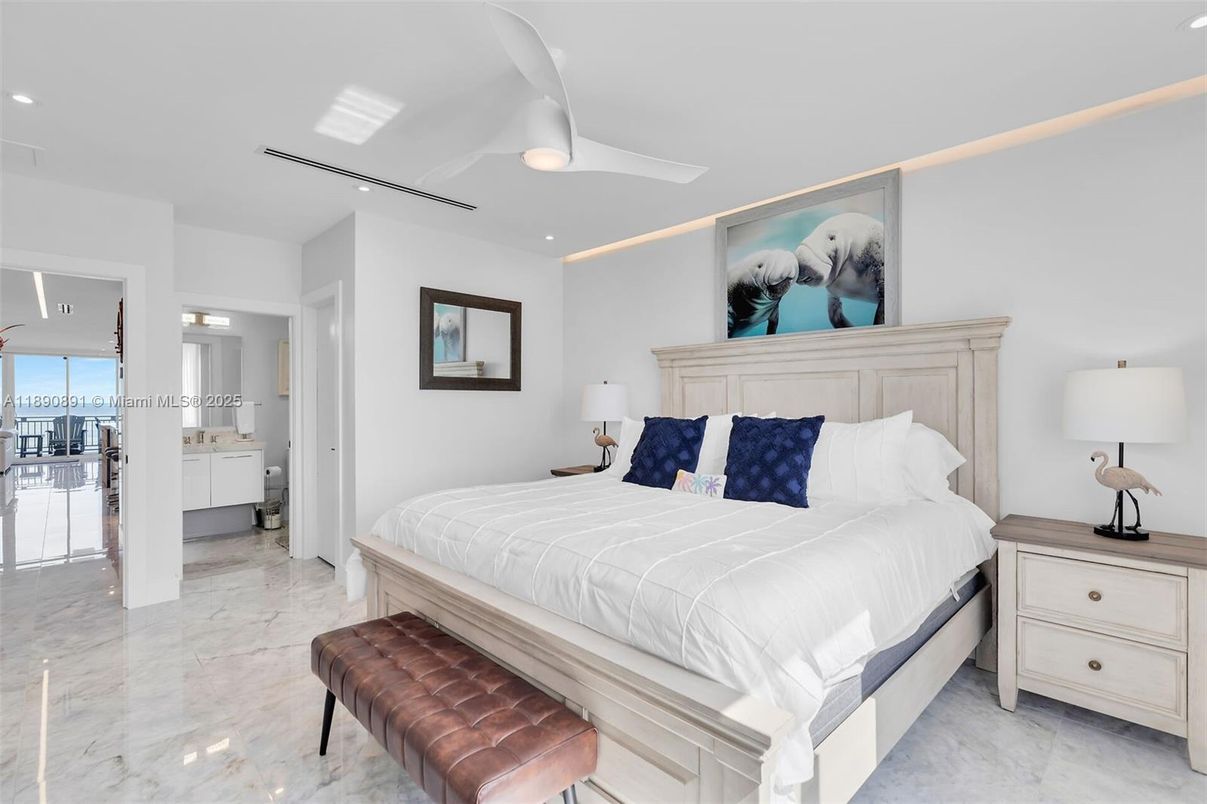 Bedroom, Interior, Marble, Recessed Lighting, Water