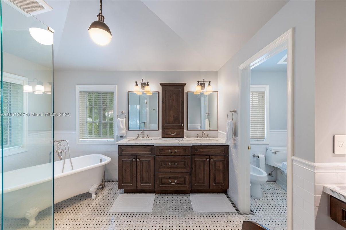 Bathroom, Dual Sink Vanities, Free Standing Baths, Interior