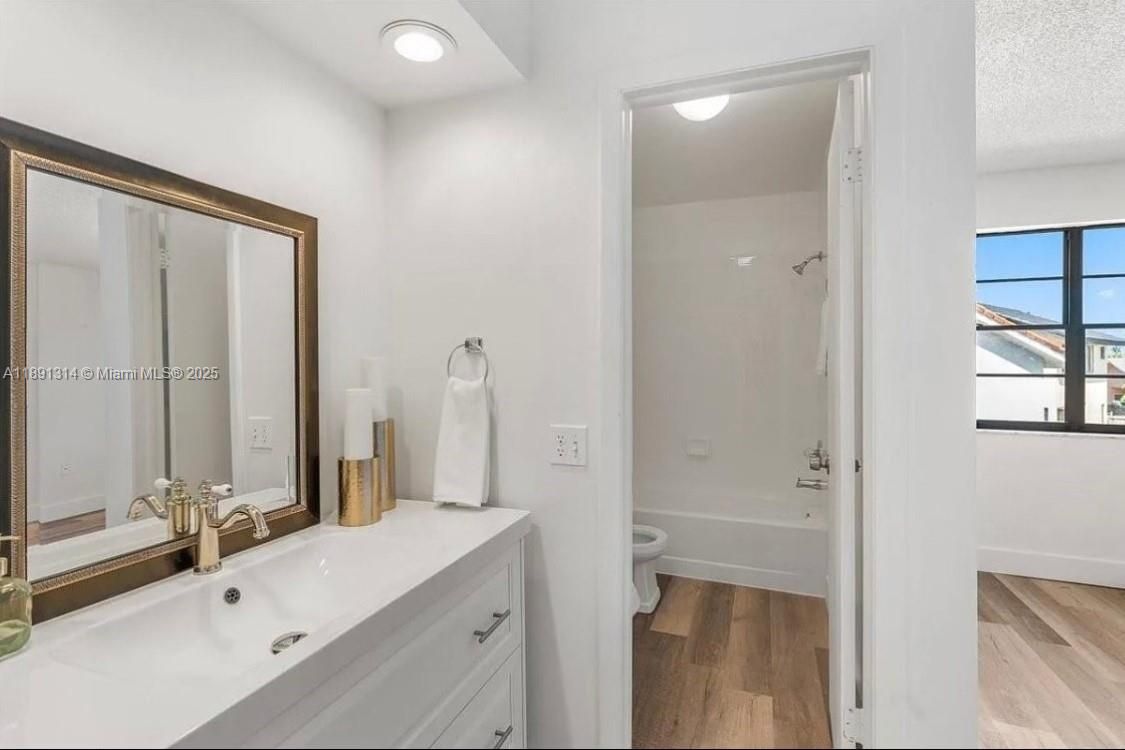 Bathroom, Interior, Recessed Lighting, Wood Texture Flooring