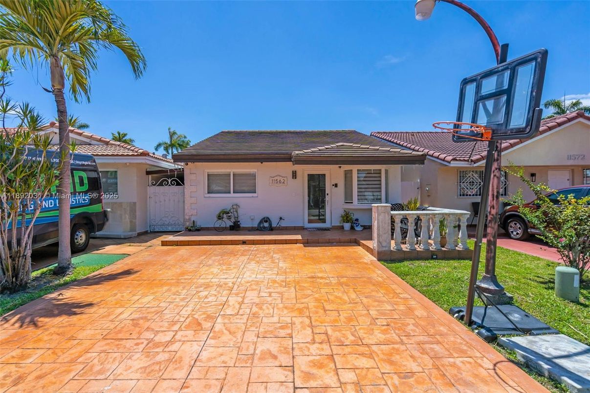 Backyard, Exterior, Facade, Mediterranean