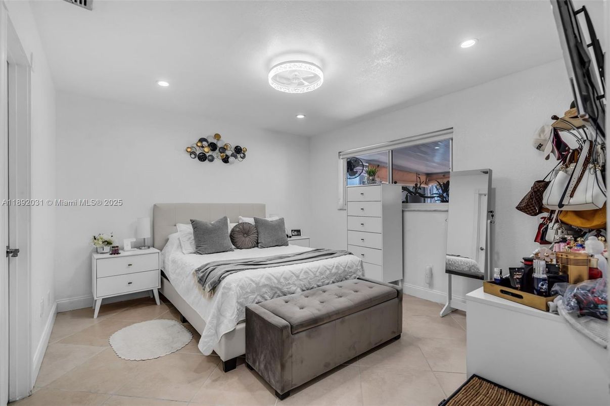 Bedroom, Interior, Recessed Lighting