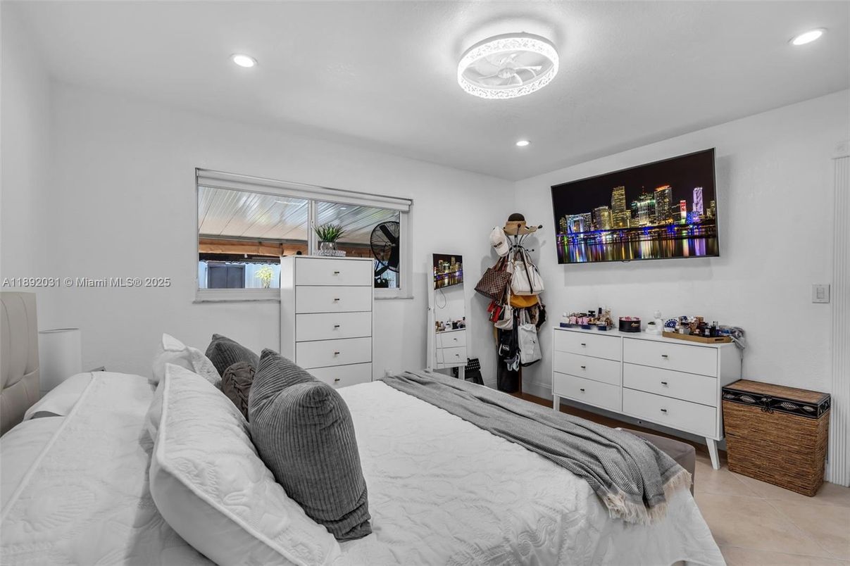 Bedroom, Interior, Recessed Lighting