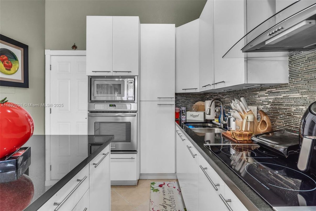 Interior, Kitchen, Stainless Steel Appliances