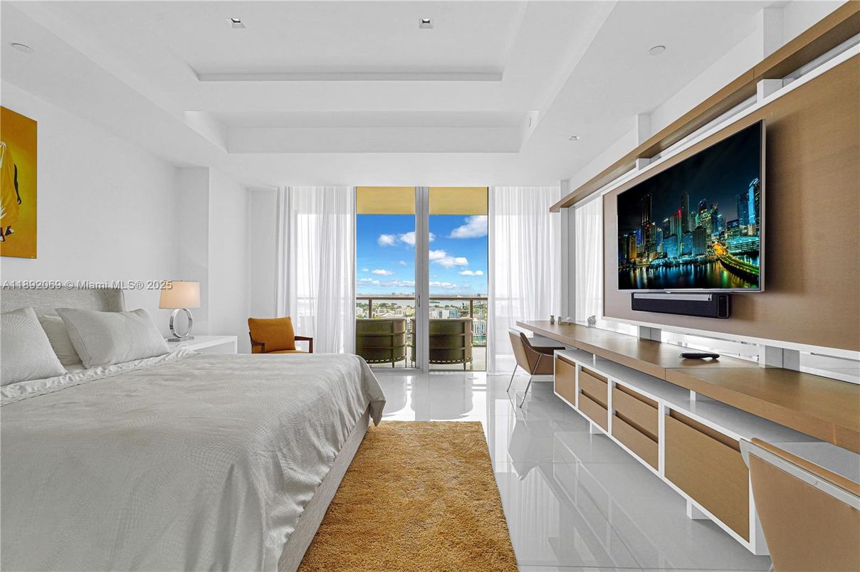 Bedroom, Interior, Recessed Lighting, Water