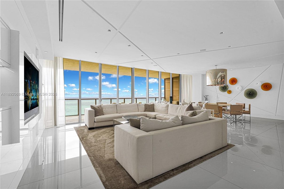 Dining room, Interior, Living room, Recessed Lighting, Water