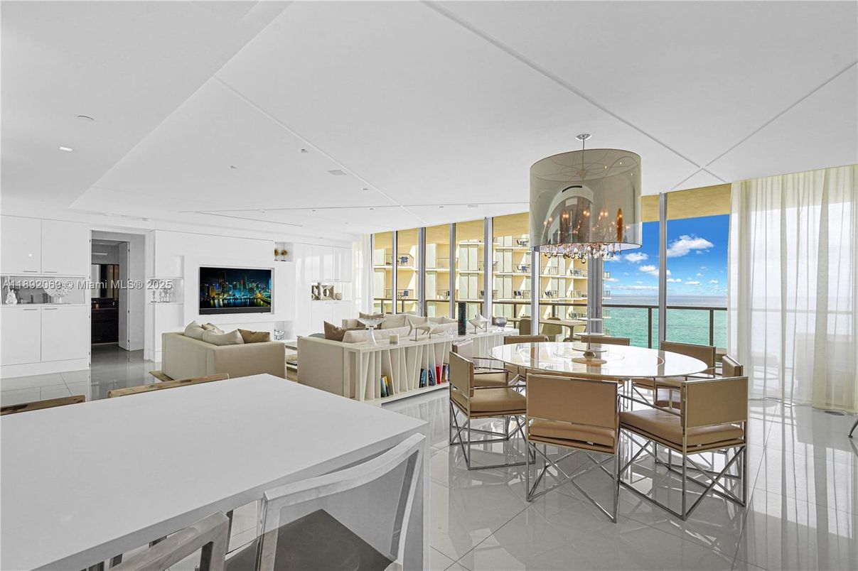 Dining room, Interior, Living room, Recessed Lighting, Water
