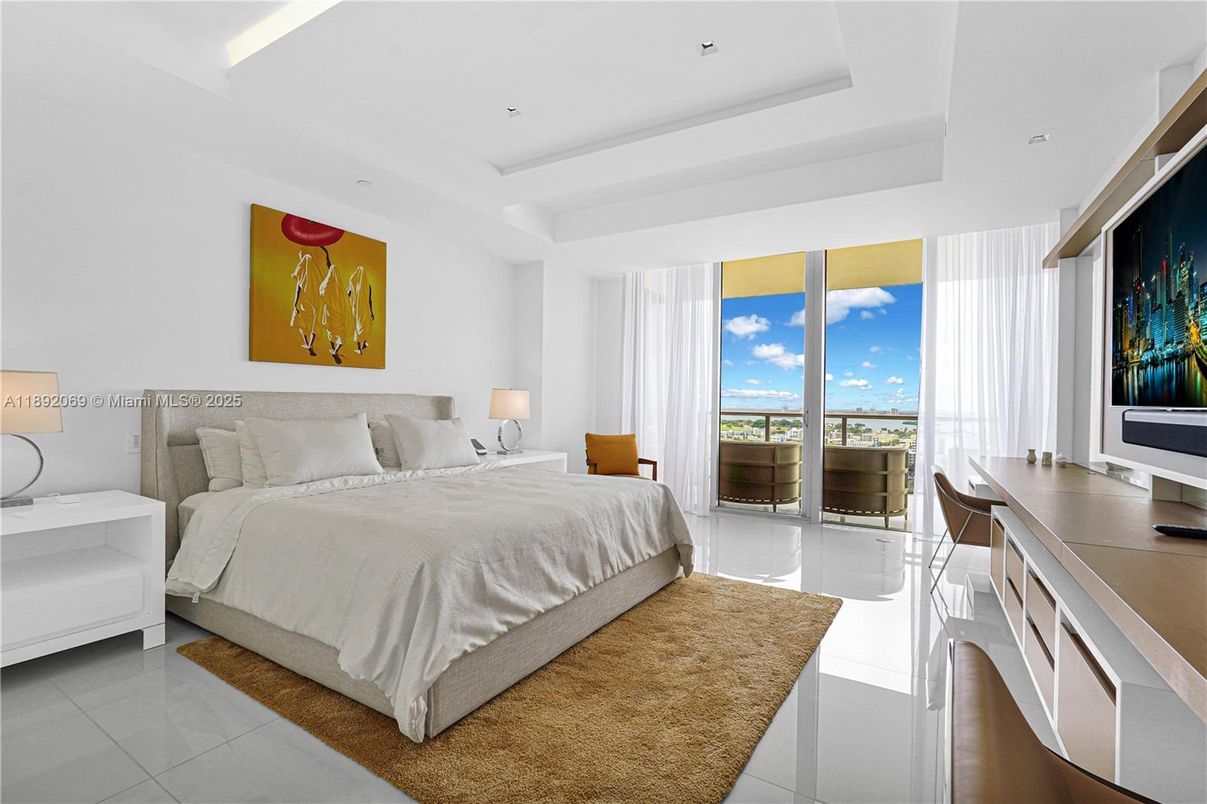Bedroom, Interior, Recessed Lighting, Water
