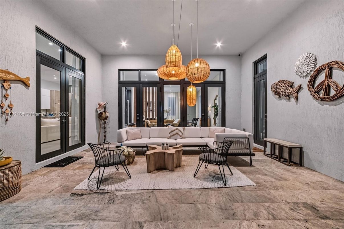 Dining room, Interior, Living room, Pendant Lights, Recessed Lighting