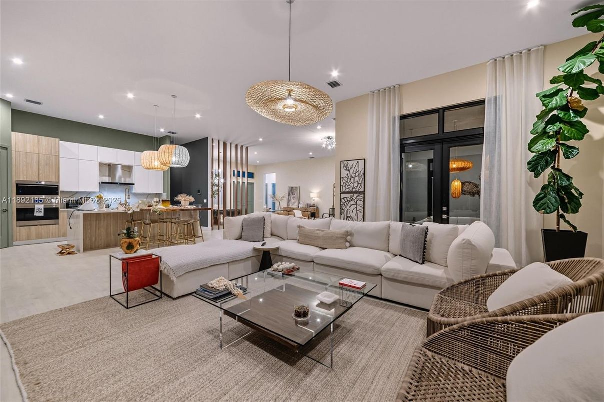 Chandelier, Interior, Kitchen, Living room, Pendant Lights, Recessed Lighting, Stainless Steel Appliances