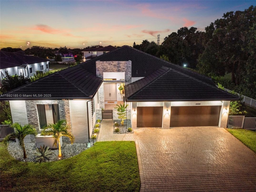 Attached, Exterior, Facade, Modern