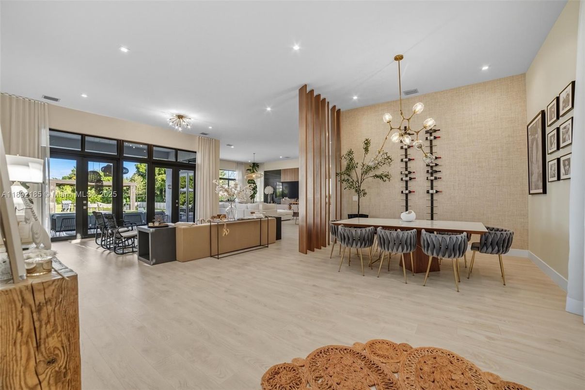 Dining room, Interior, Living room, Pendant Lights, Recessed Lighting, Wood Texture Flooring