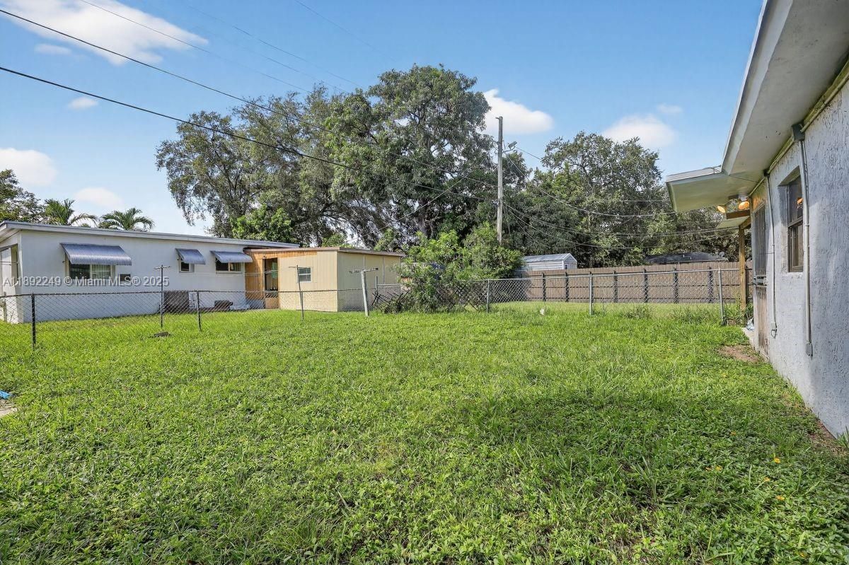 Backyard, Exterior