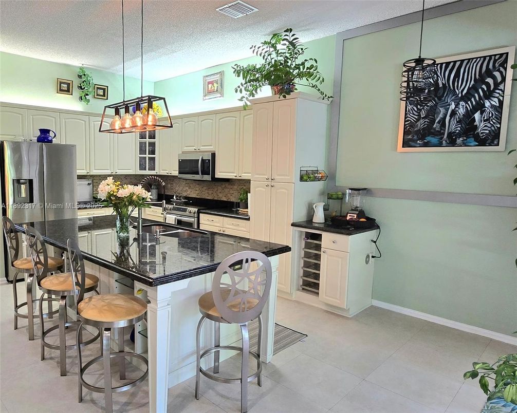 Dining room, Interior, Kitchen, Pendant Lights, Stainless Steel Appliances