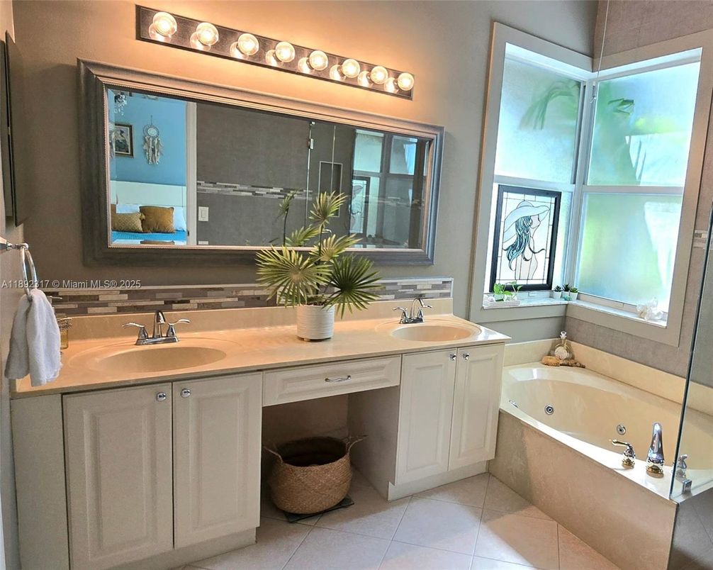 Bathroom, Dual Sink Vanities, Interior