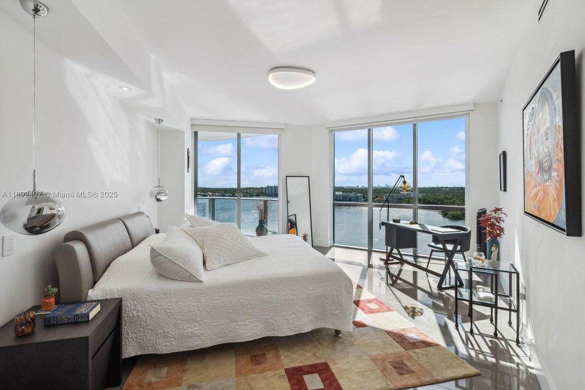 Bedroom, Interior, Recessed Lighting, Water