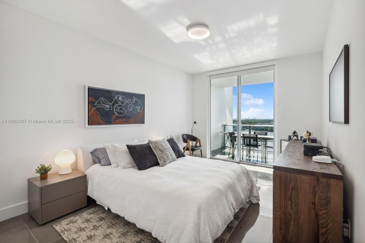 Bedroom, Interior, Water
