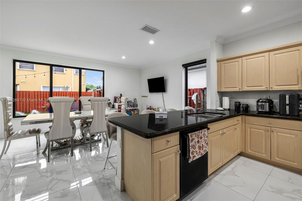 Dining room, Interior, Kitchen, Marble, Recessed Lighting