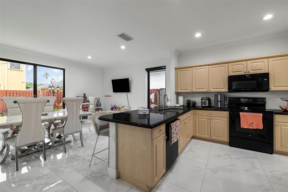 Dining room, Interior, Kitchen, Marble, Recessed Lighting