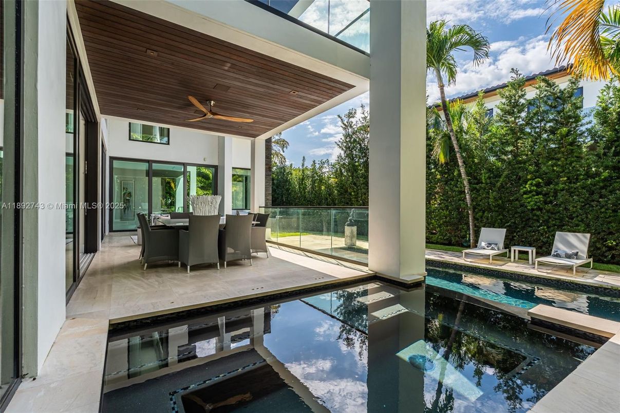 Exterior, Outdoor Kitchen, Pool