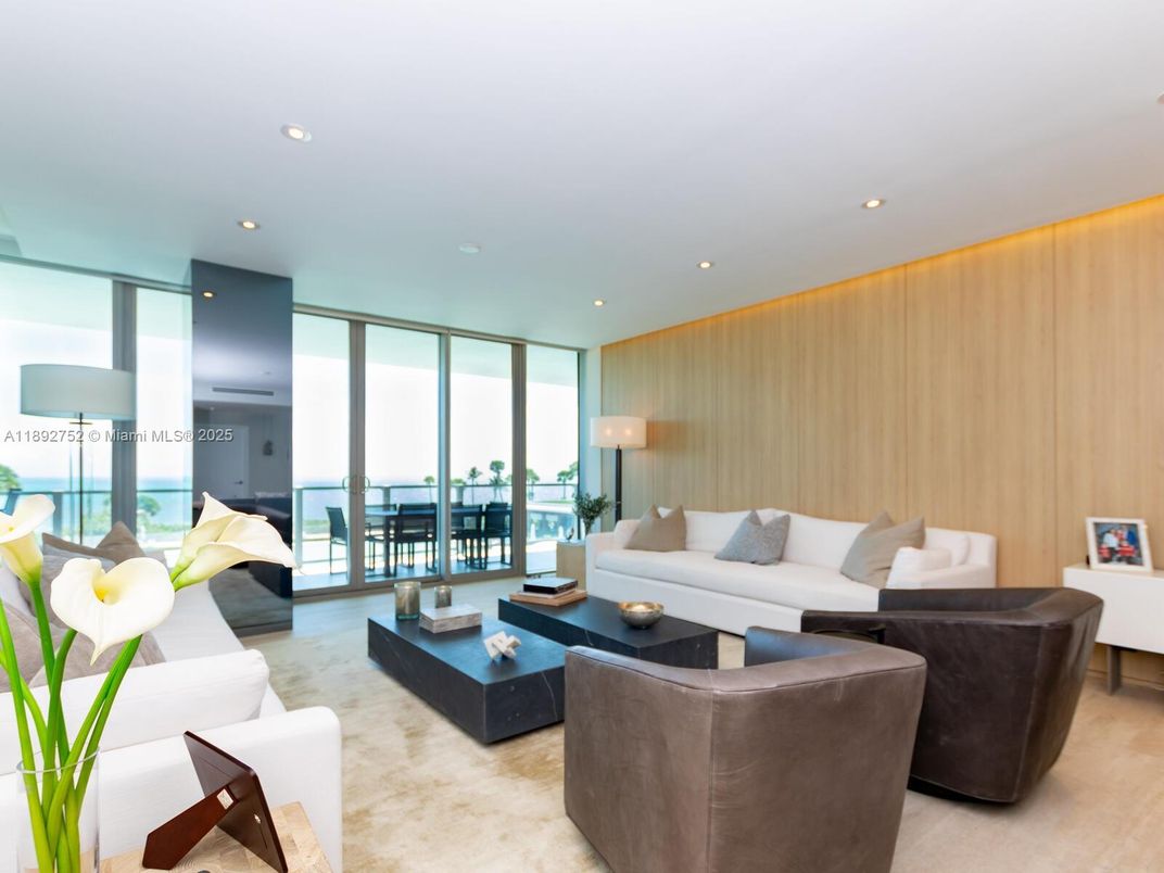 Interior, Living room, Recessed Lighting, Water