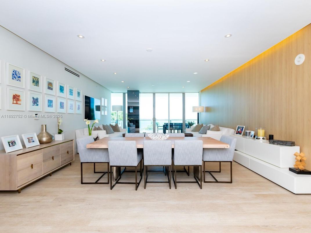 Dining room, Interior, Living room, Recessed Lighting, Wood Texture Flooring