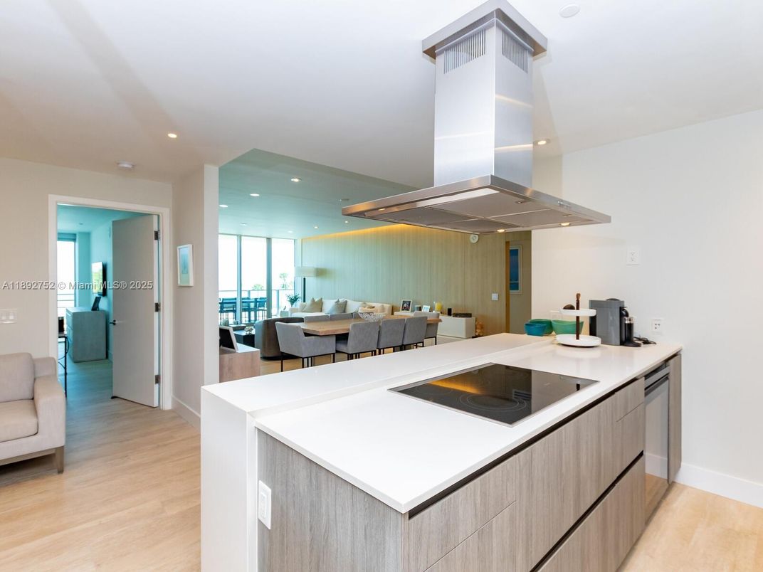 Dining room, Interior, Kitchen, Recessed Lighting, Wood Texture Flooring