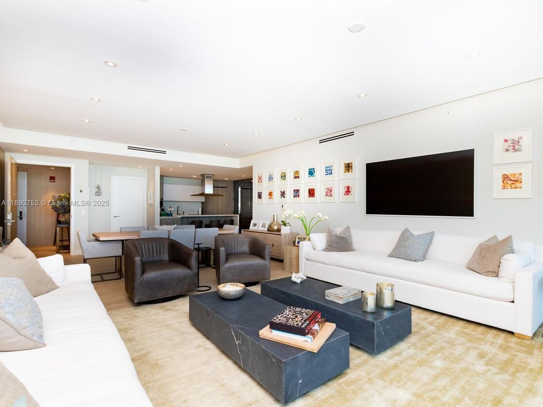 Dining room, Interior, Kitchen, Living room, Recessed Lighting