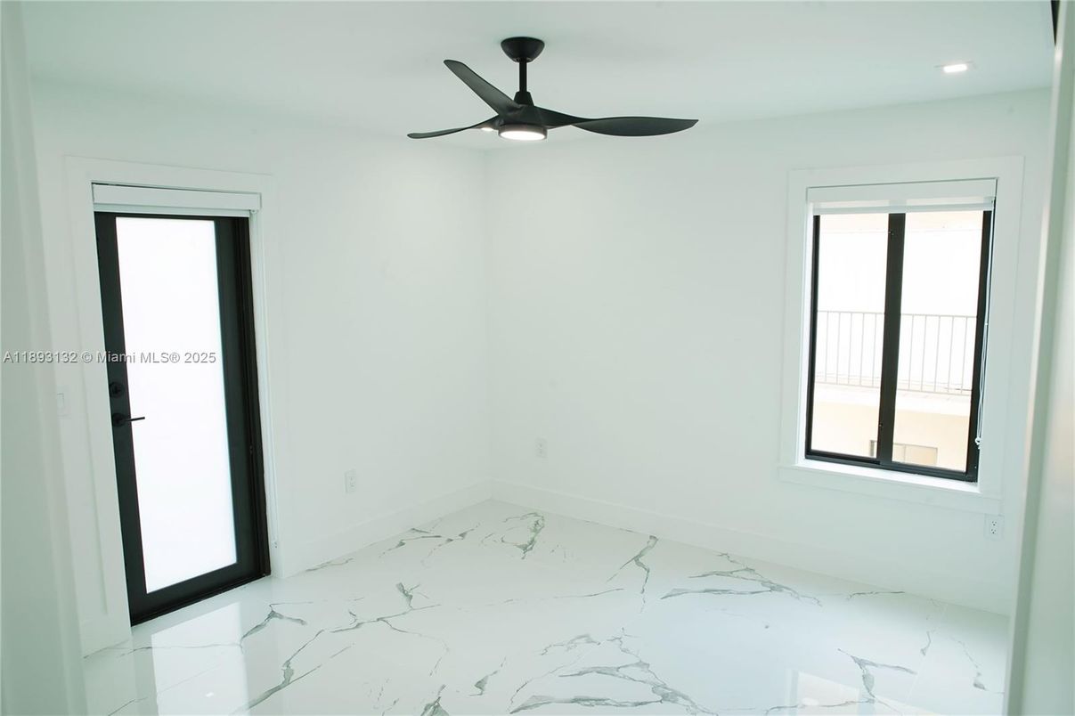Empty room, Interior, Marble, Recessed Lighting