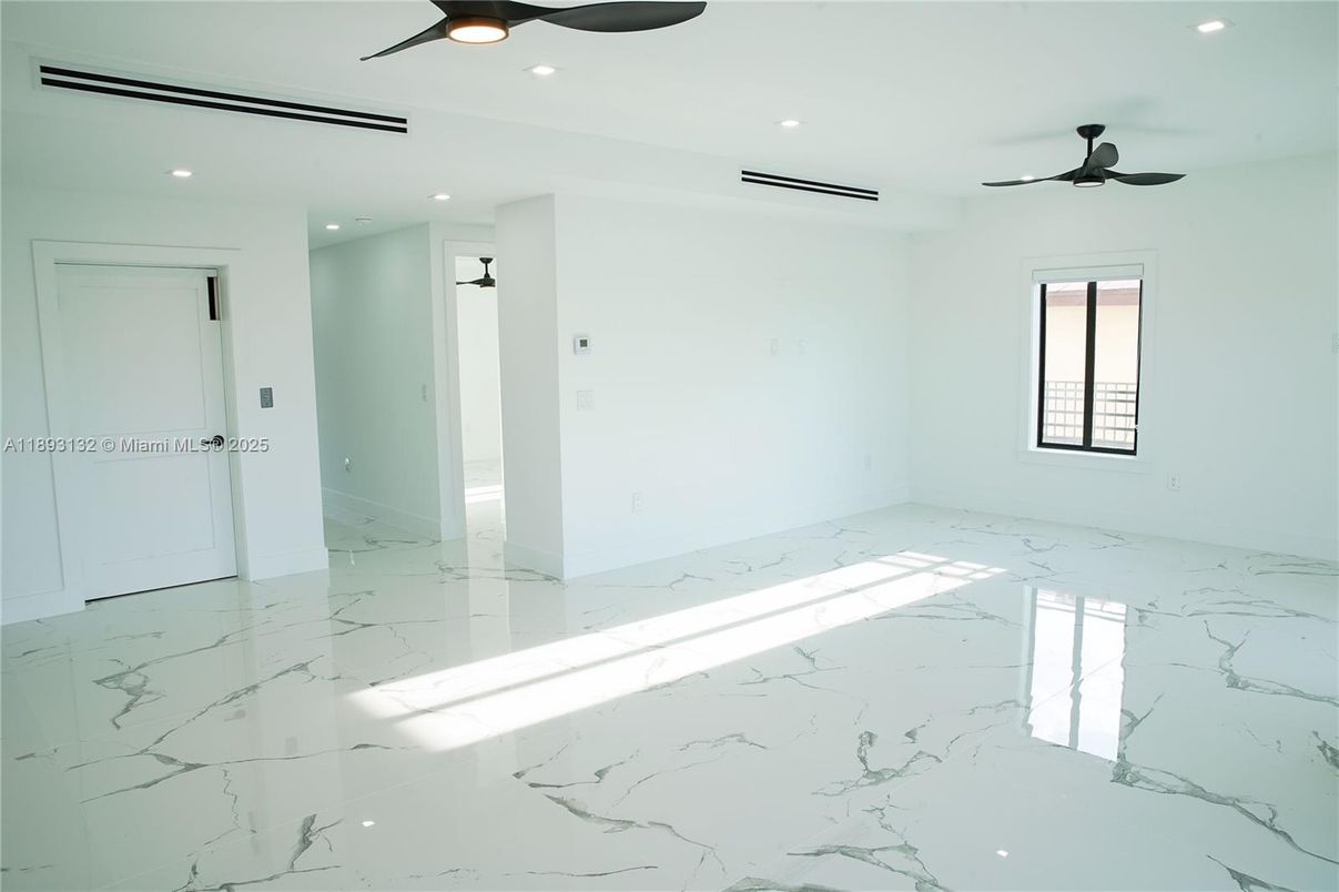 Empty room, Interior, Marble, Recessed Lighting